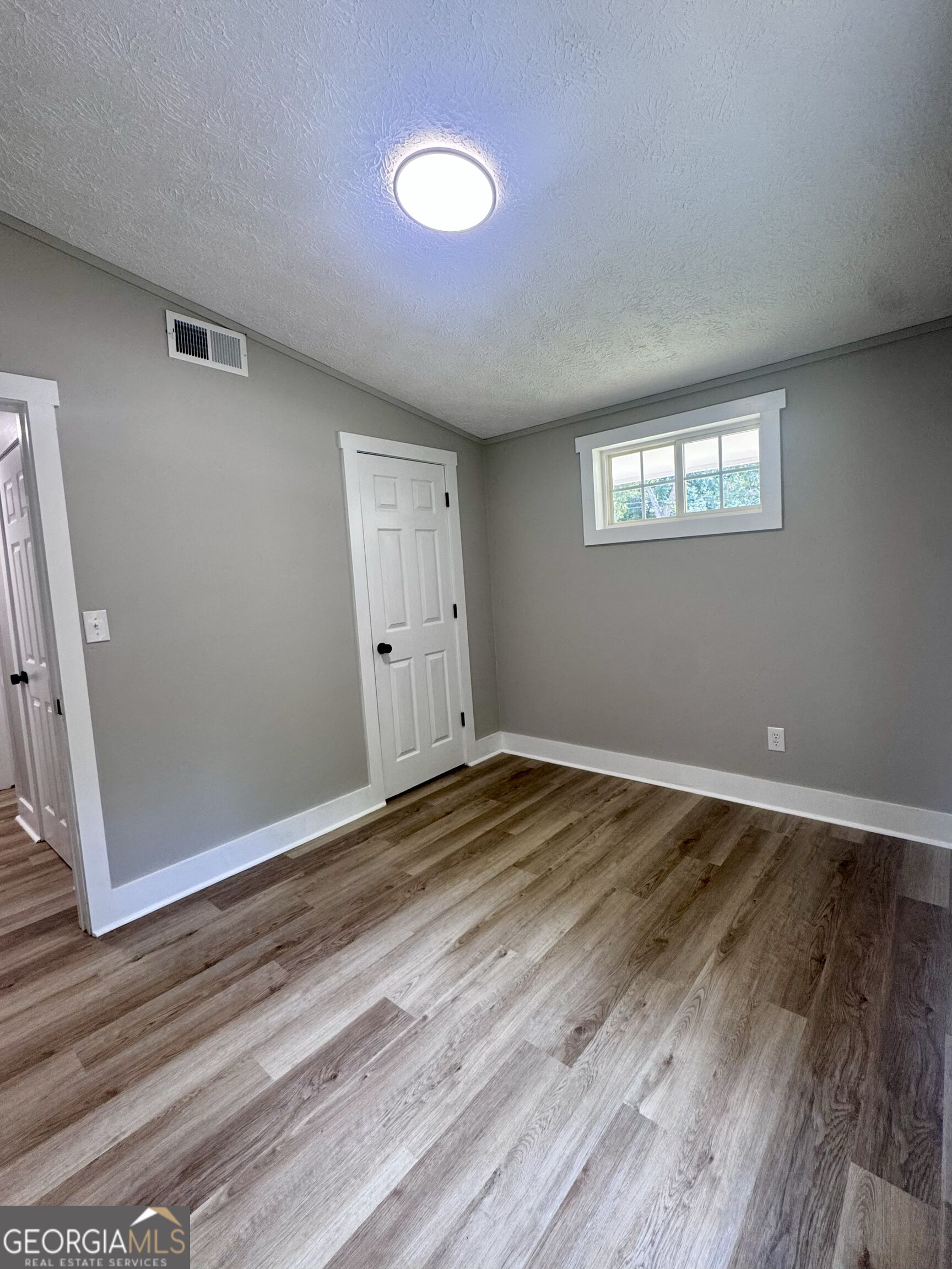 855 Emerald Street Property Photo 16