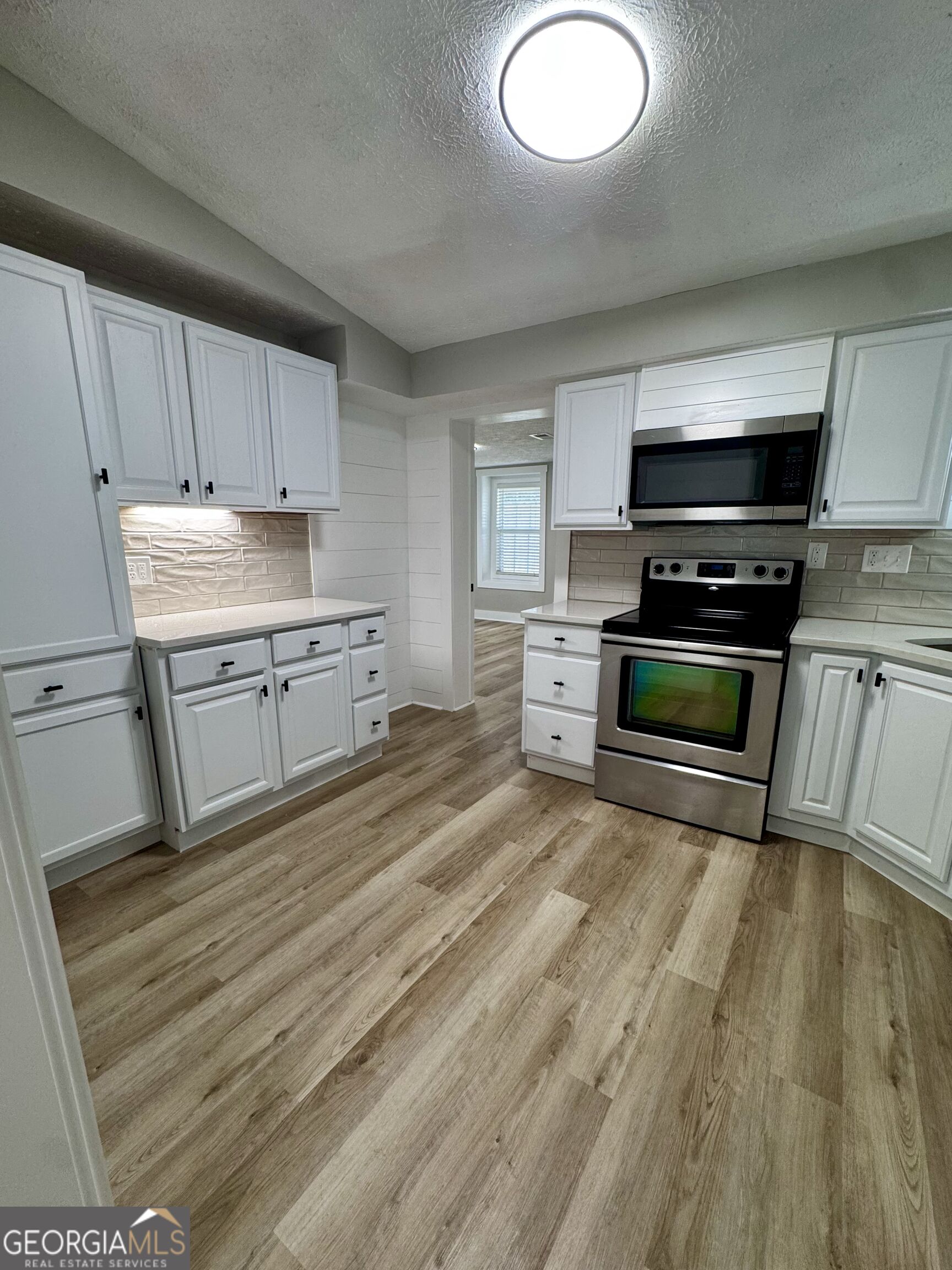 855 Emerald Street Property Photo 18