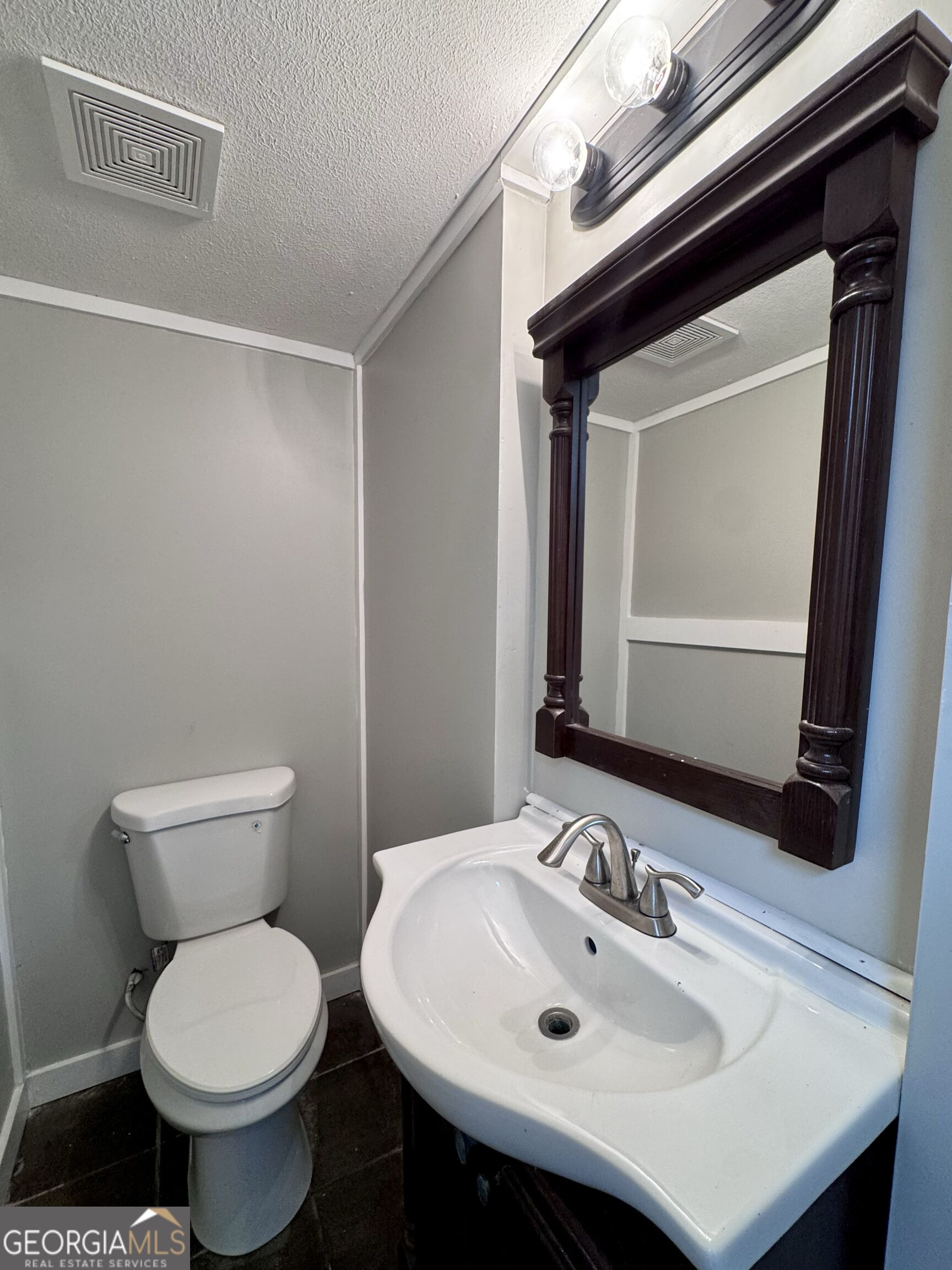 855 Emerald Street Property Photo 33