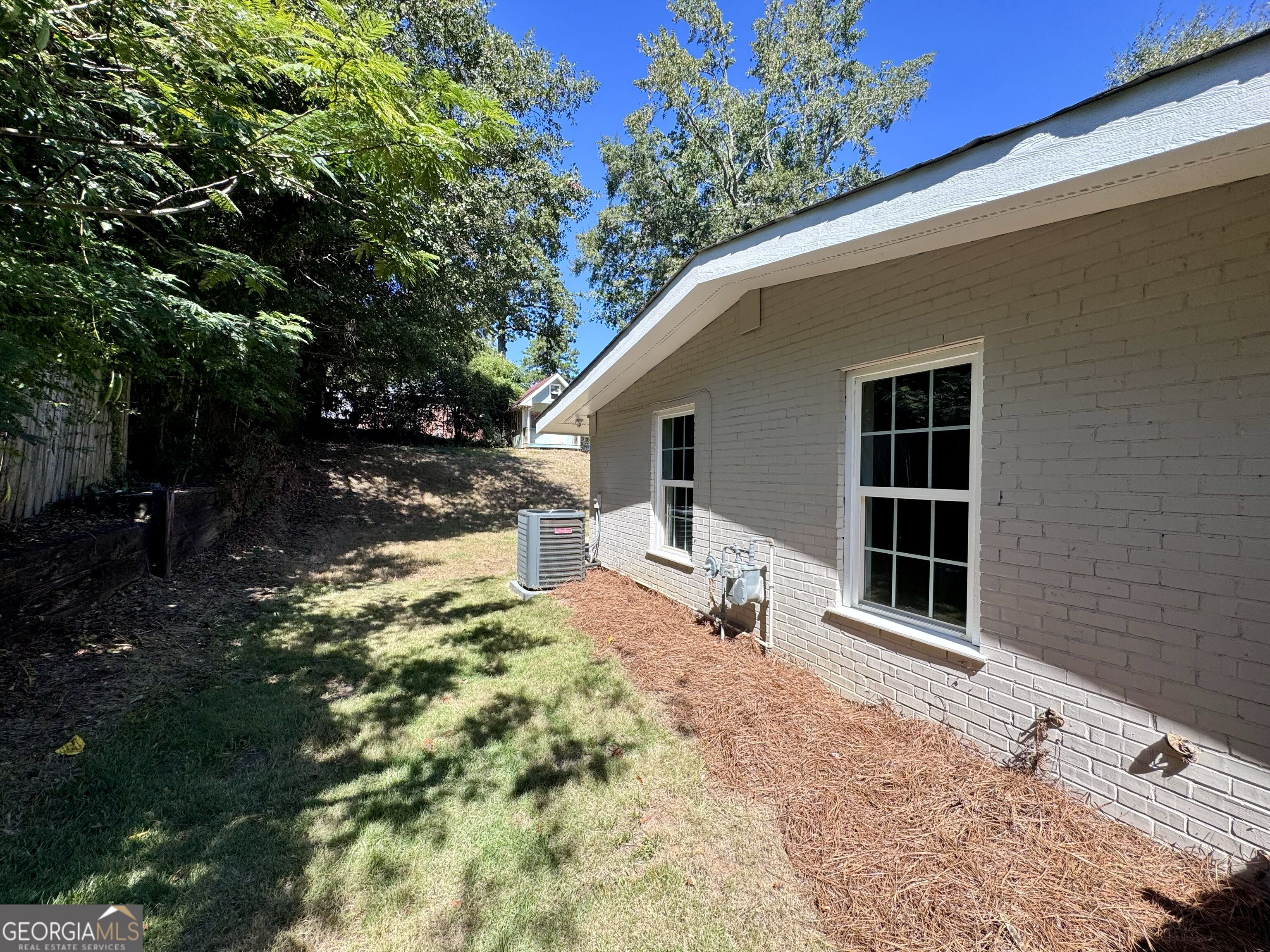 855 Emerald Street Property Photo 40