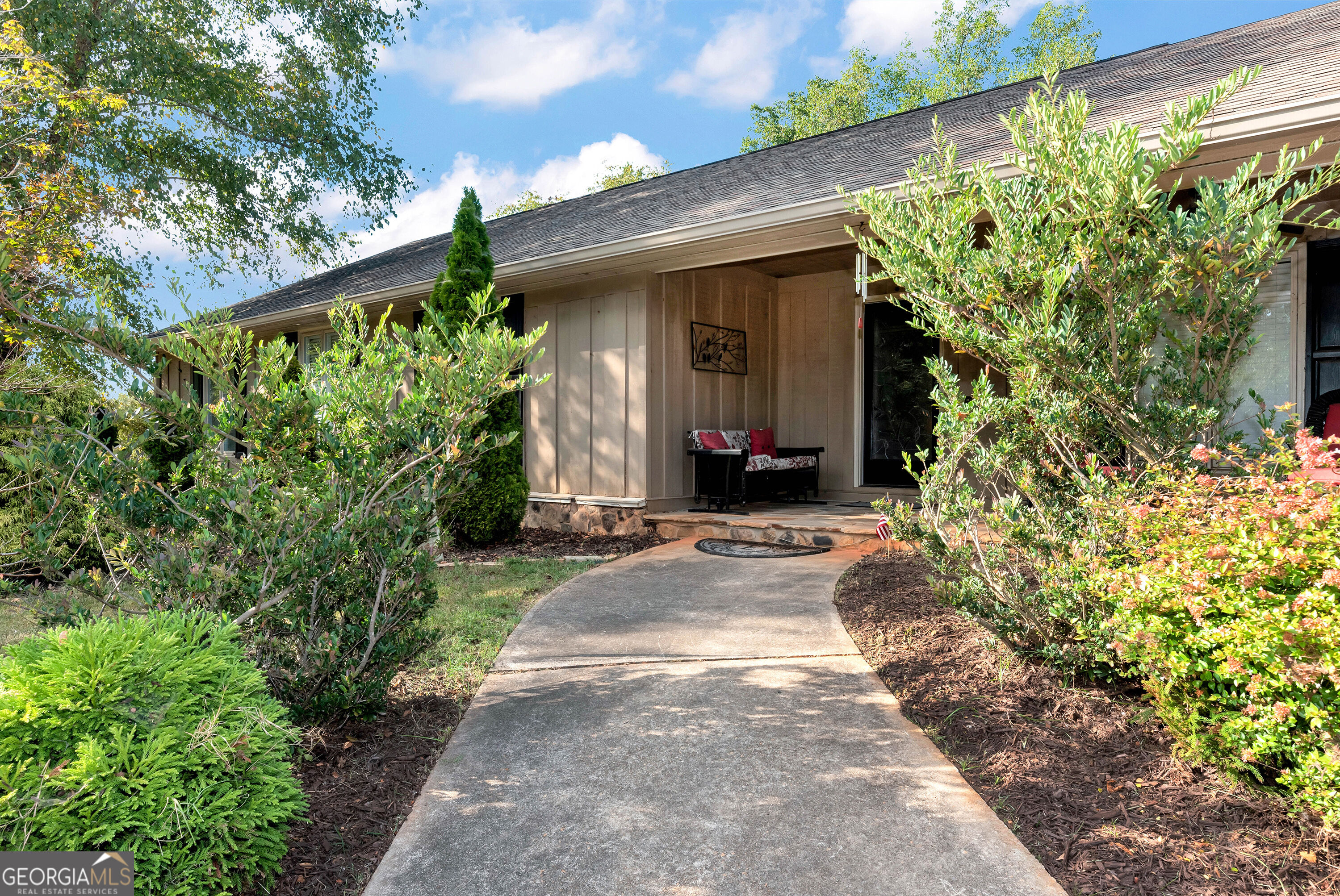 3526 Montgomery Drive Property Photo 2