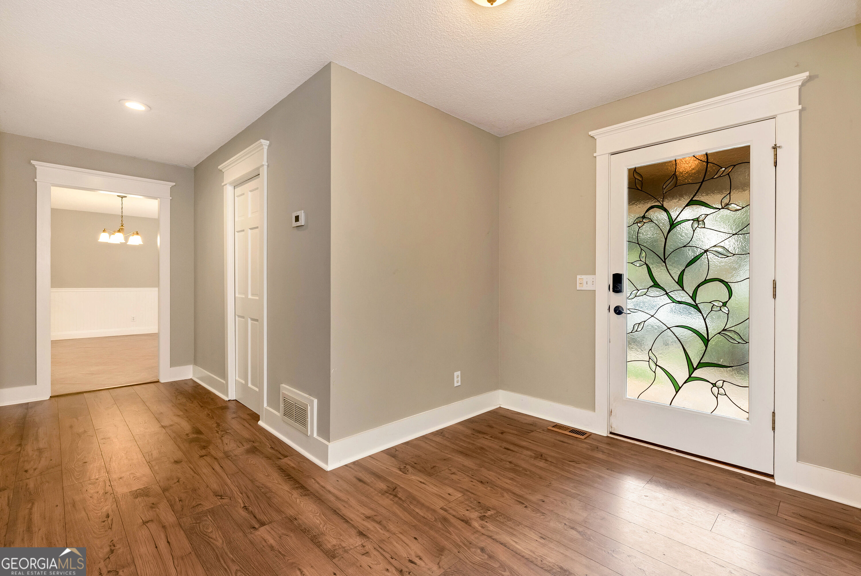 3526 Montgomery Drive Property Photo 6