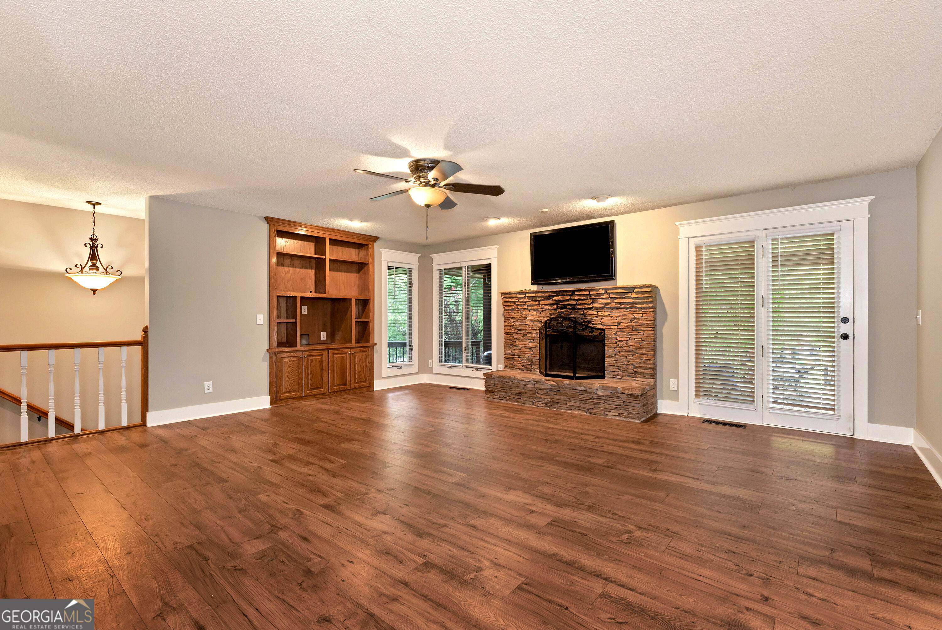 3526 Montgomery Drive Property Photo 8