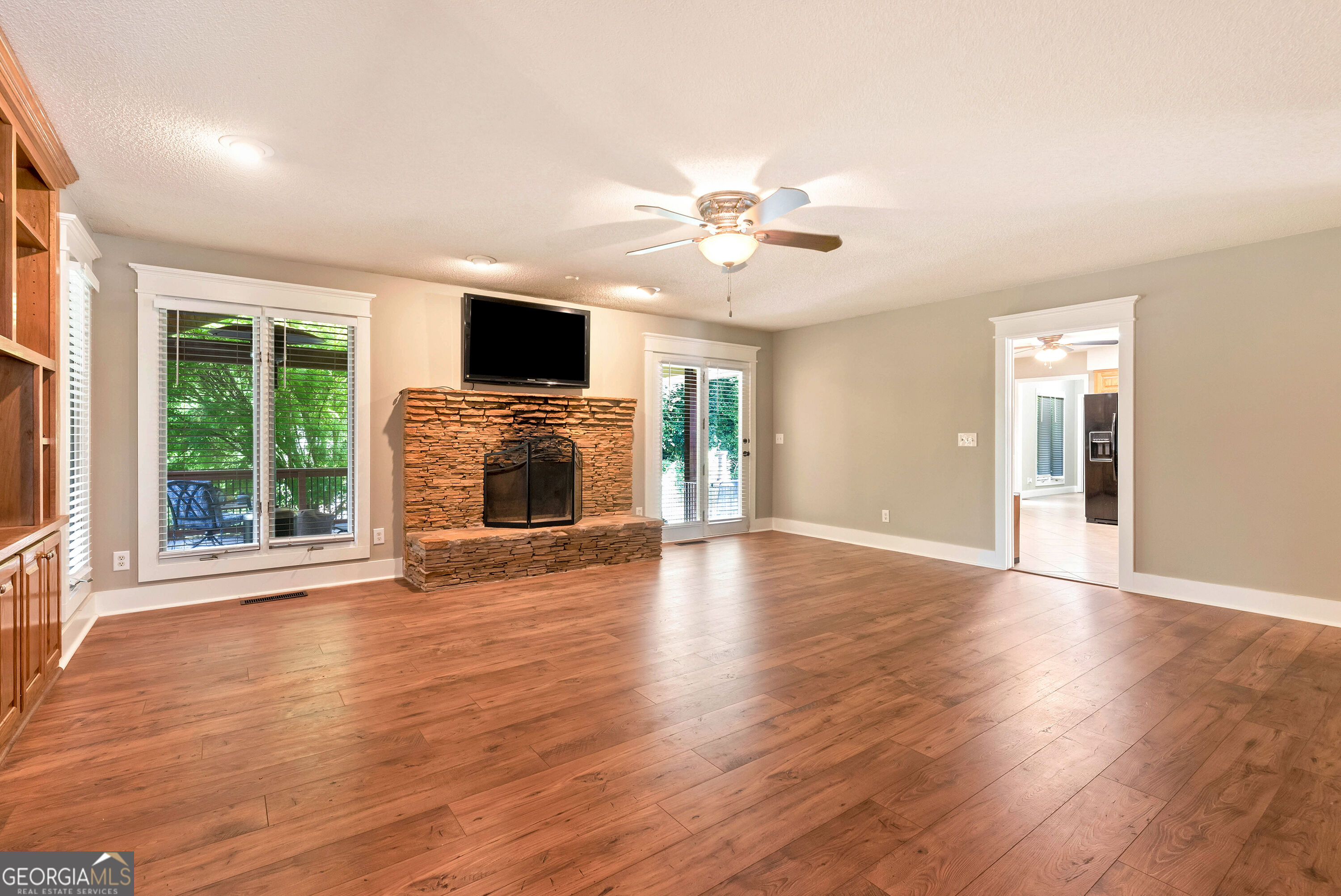 3526 Montgomery Drive Property Photo 9