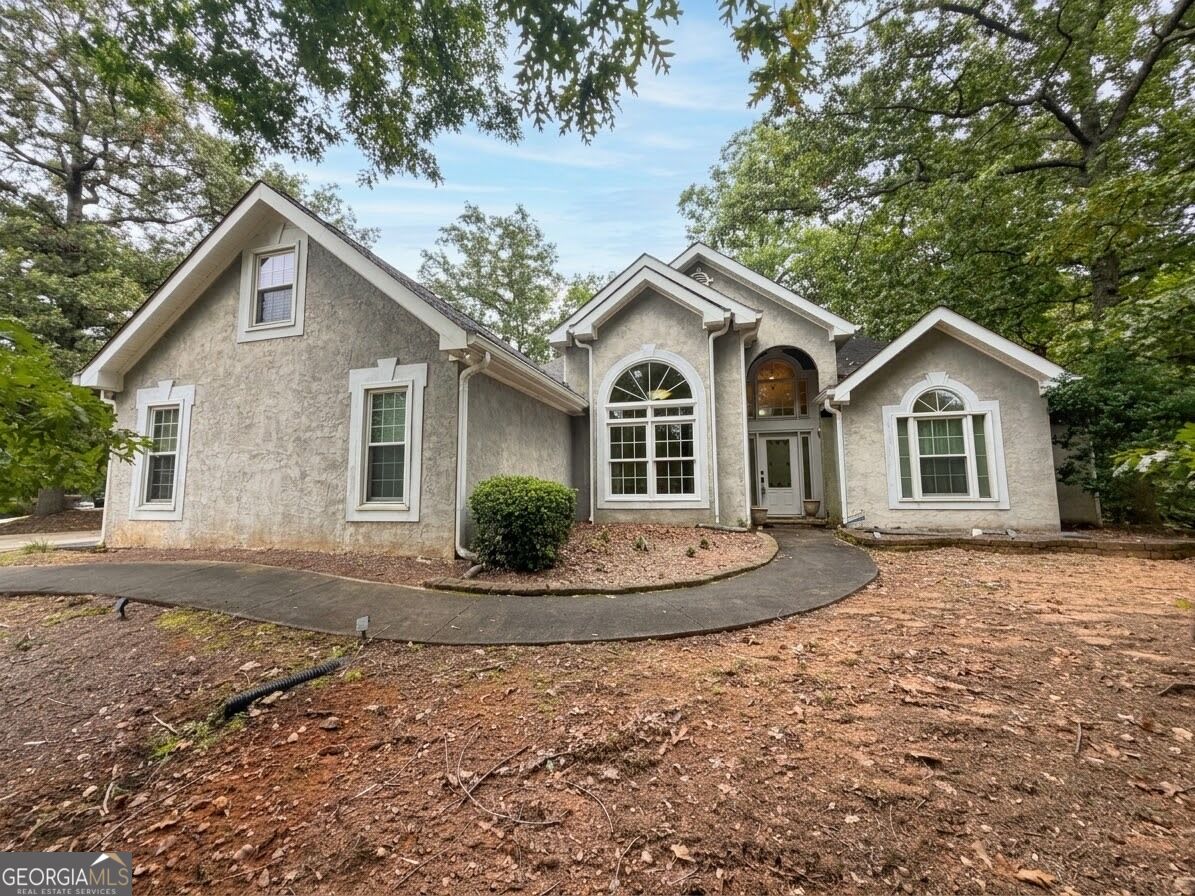 530 Country Club Drive Property Photo 1