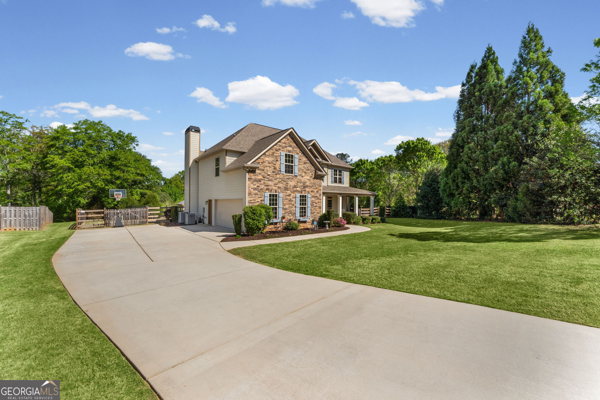 15 Austin Storey Circle Property Photo 2