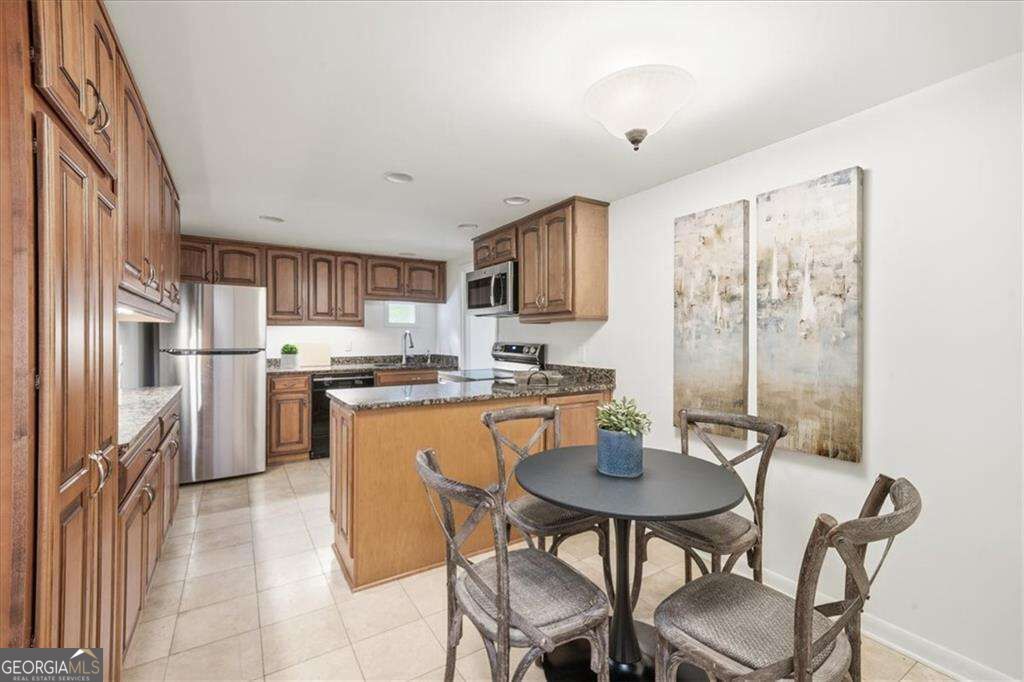 1700 Woodcliff Way Property Photo 6