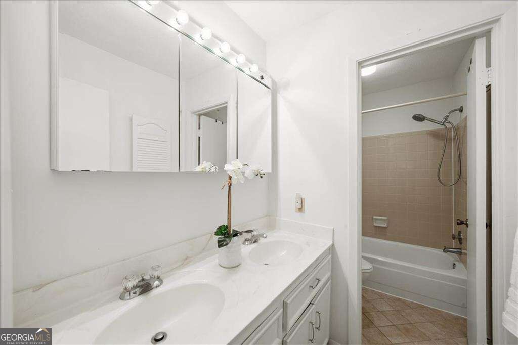 1700 Woodcliff Way Property Photo 11