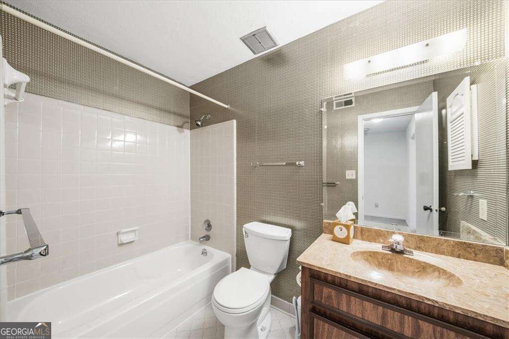 1700 Woodcliff Way Property Photo 14