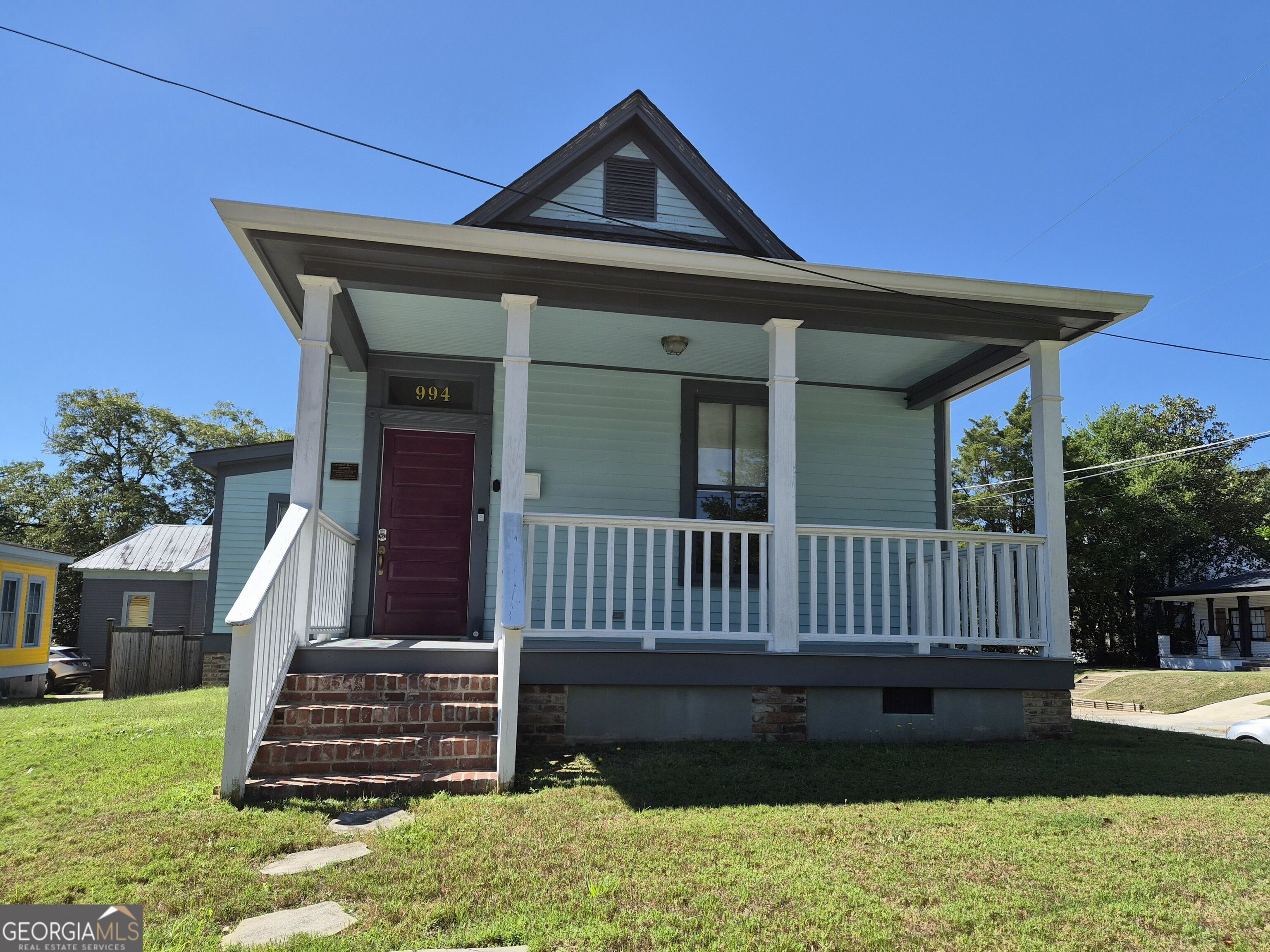 994 Elm Street Property Photo 2
