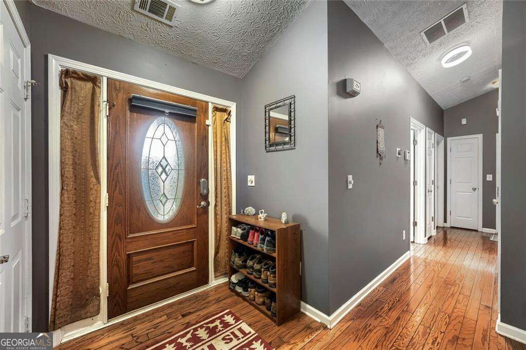 605 Sterling Oaks Drive Property Photo 3