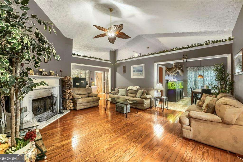 605 Sterling Oaks Drive Property Photo 5