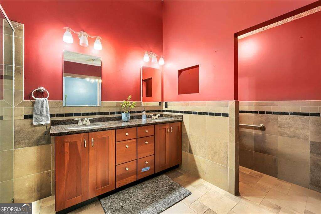 605 Sterling Oaks Drive Property Photo 17