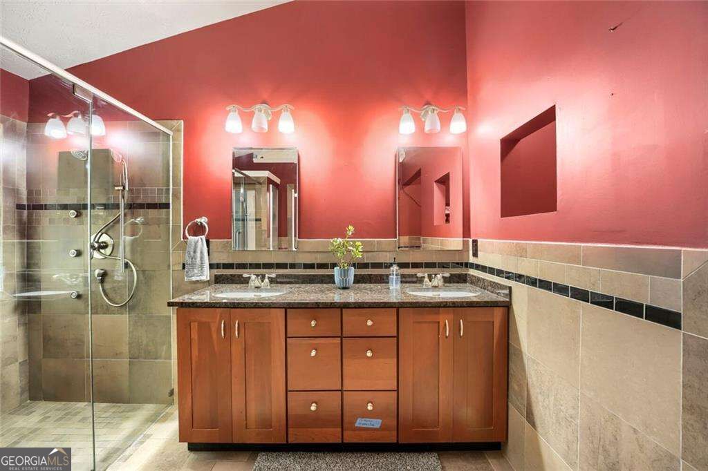 605 Sterling Oaks Drive Property Photo 18