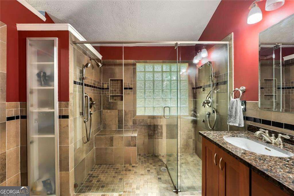 605 Sterling Oaks Drive Property Photo 19