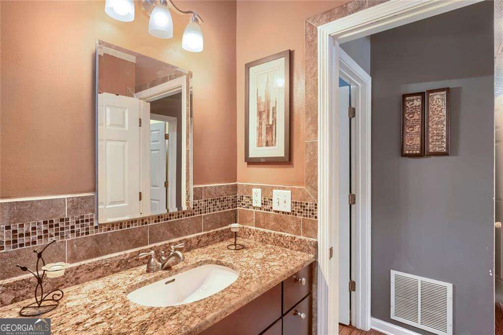 605 Sterling Oaks Drive Property Photo 23