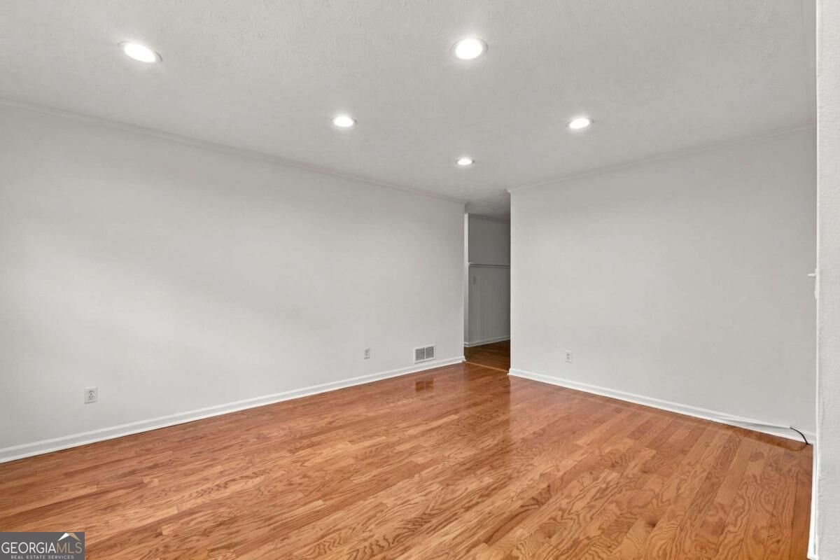3321 Ann Road Se Property Photo 6