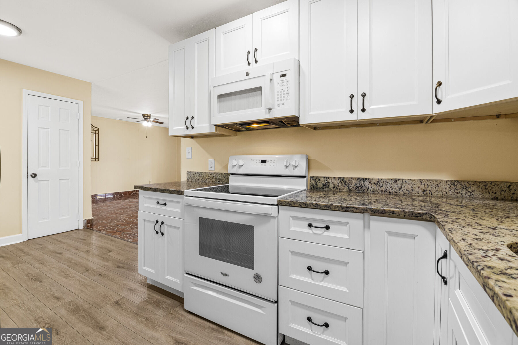 349 Roxbury Drive Property Photo 4
