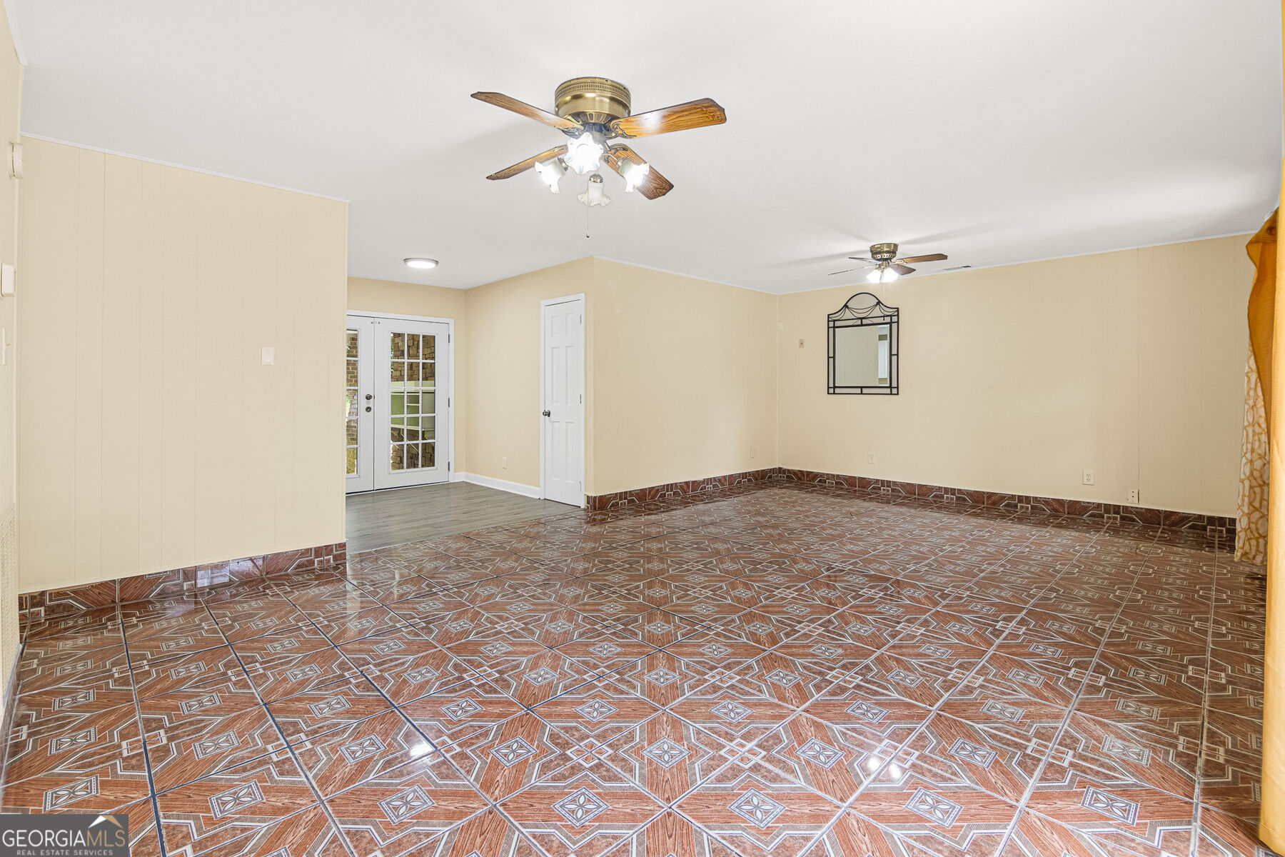 349 Roxbury Drive Property Photo 8