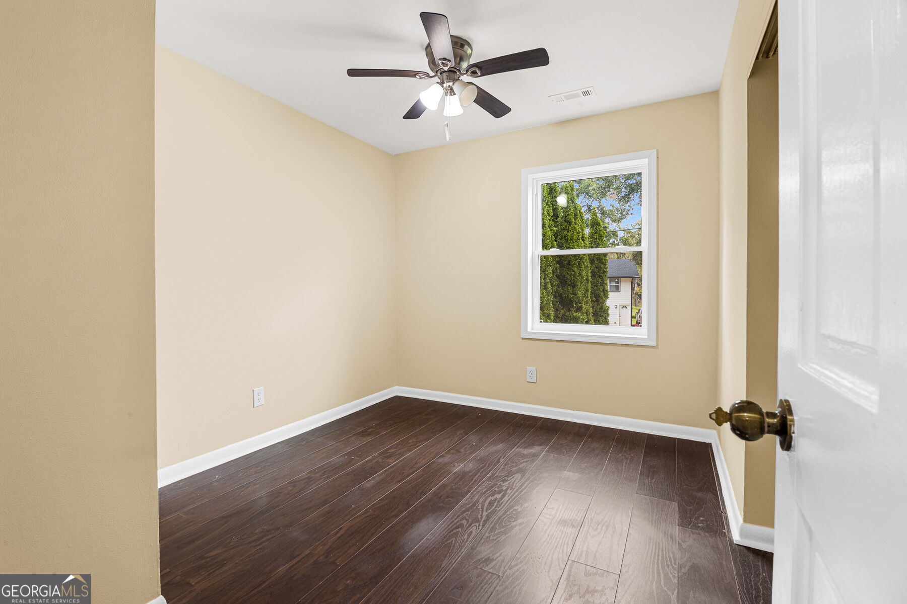 349 Roxbury Drive Property Photo 9