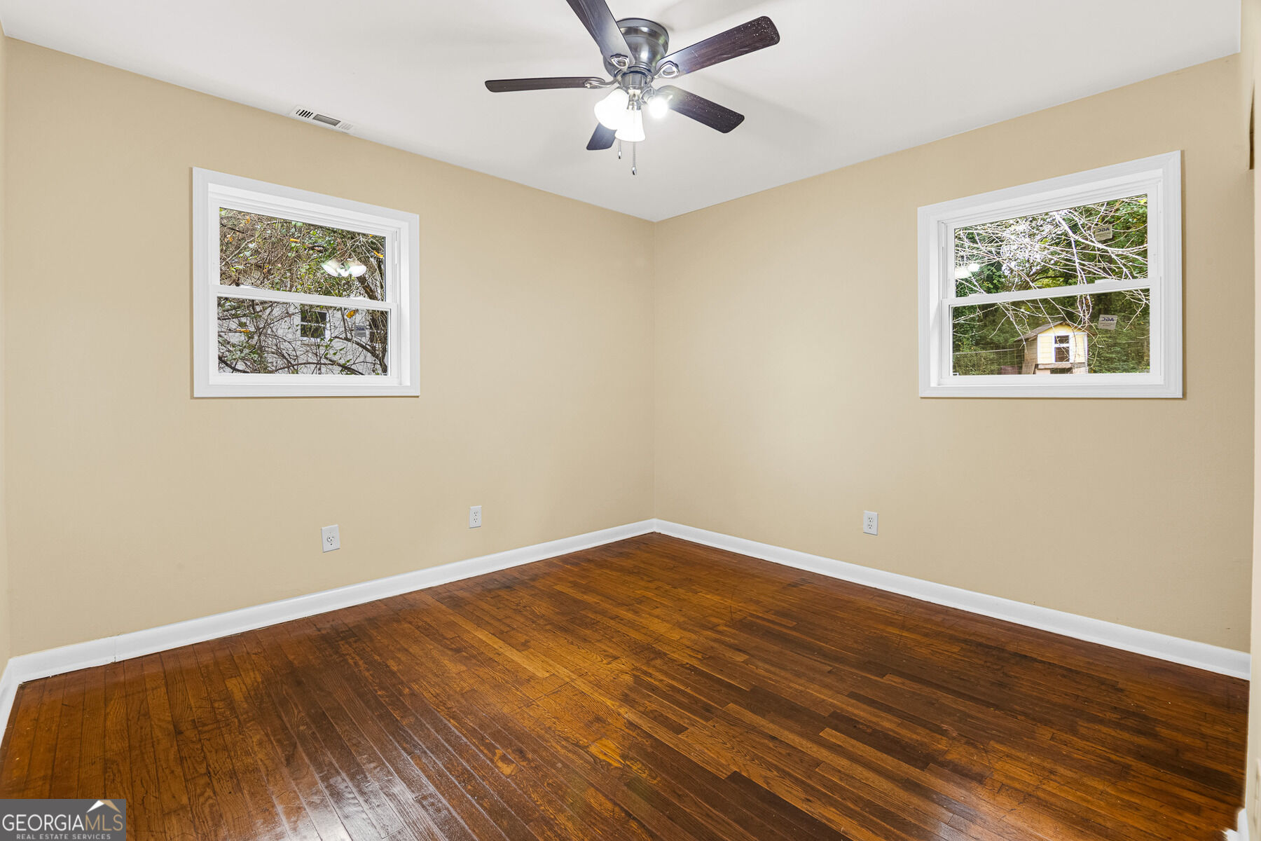 349 Roxbury Drive Property Photo 10