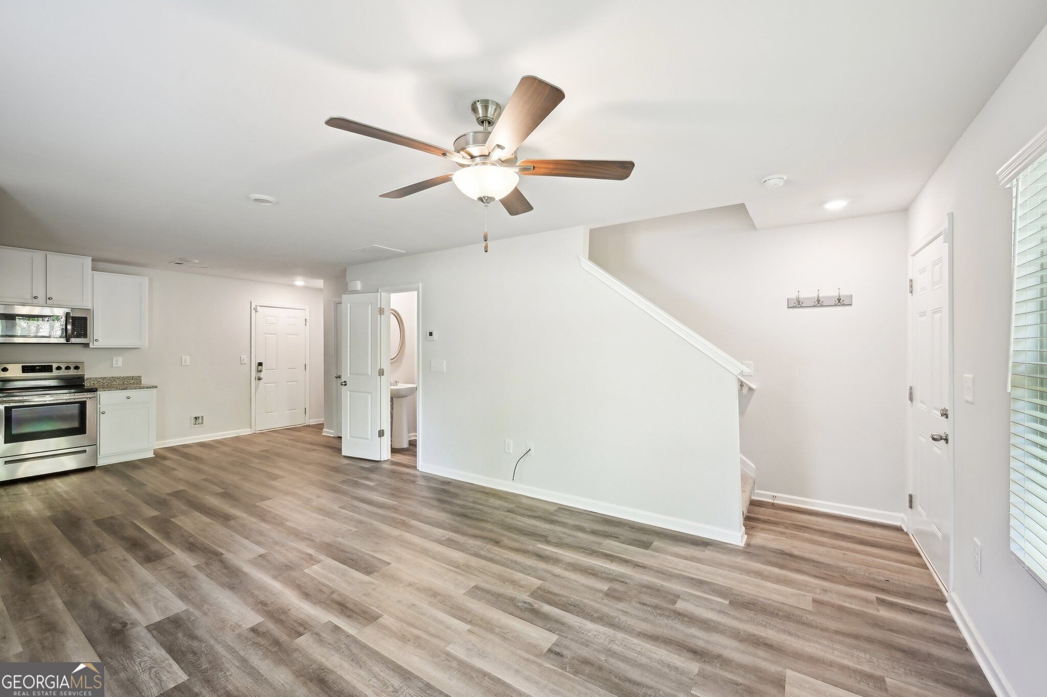 4437 Ben Hill Road Property Photo 7