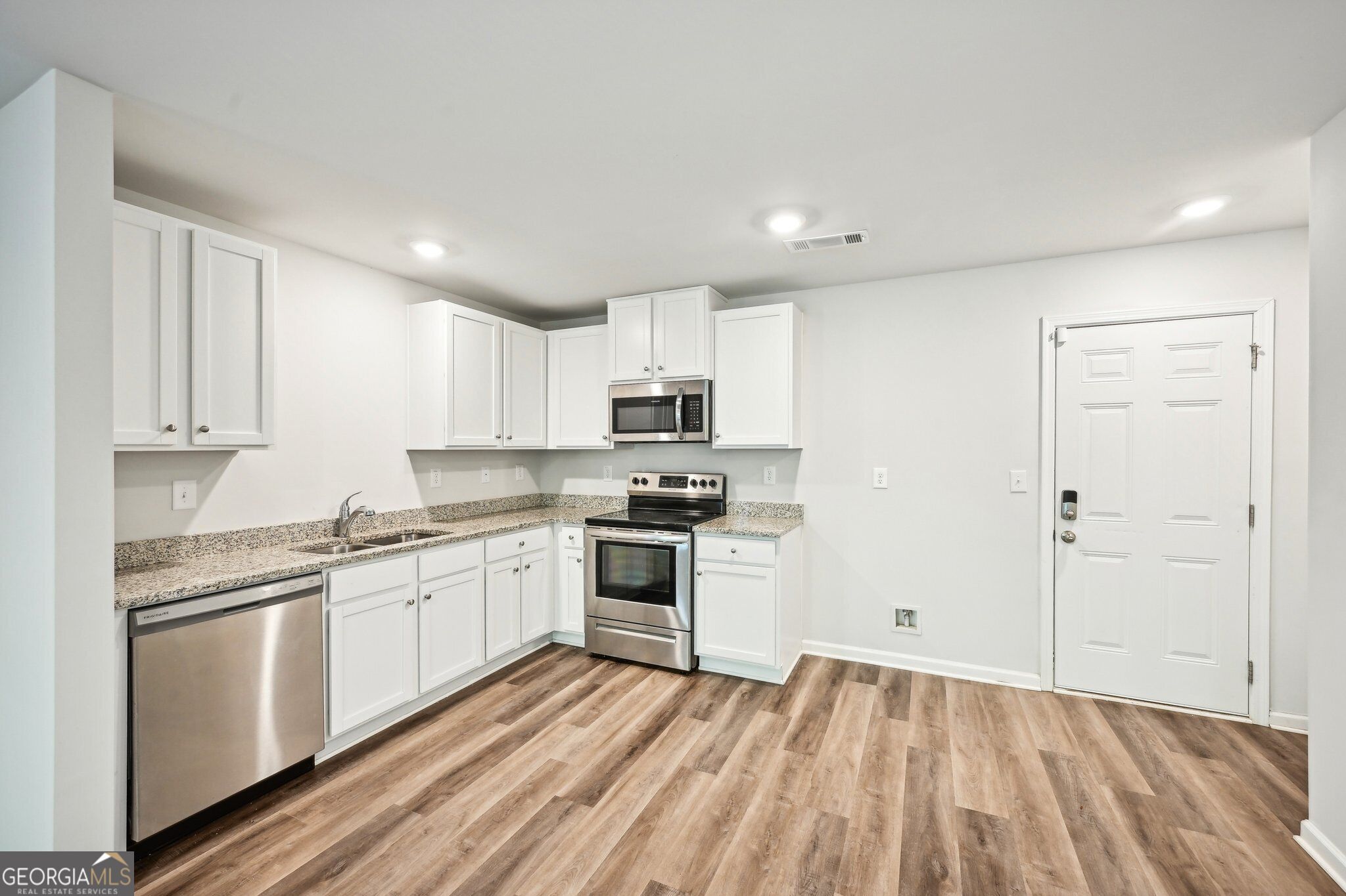 4437 Ben Hill Road Property Photo 10