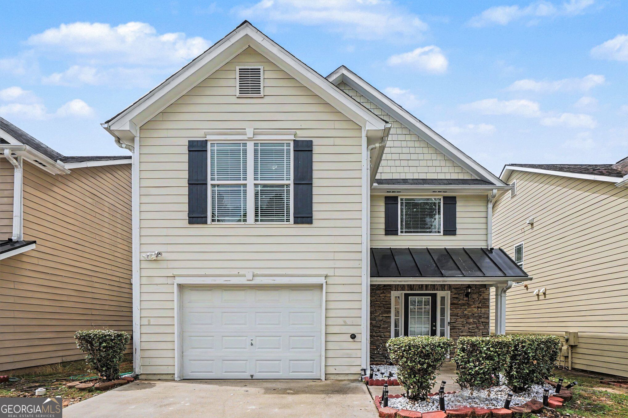 2025 Briar Creek Court NE Property Photo 1