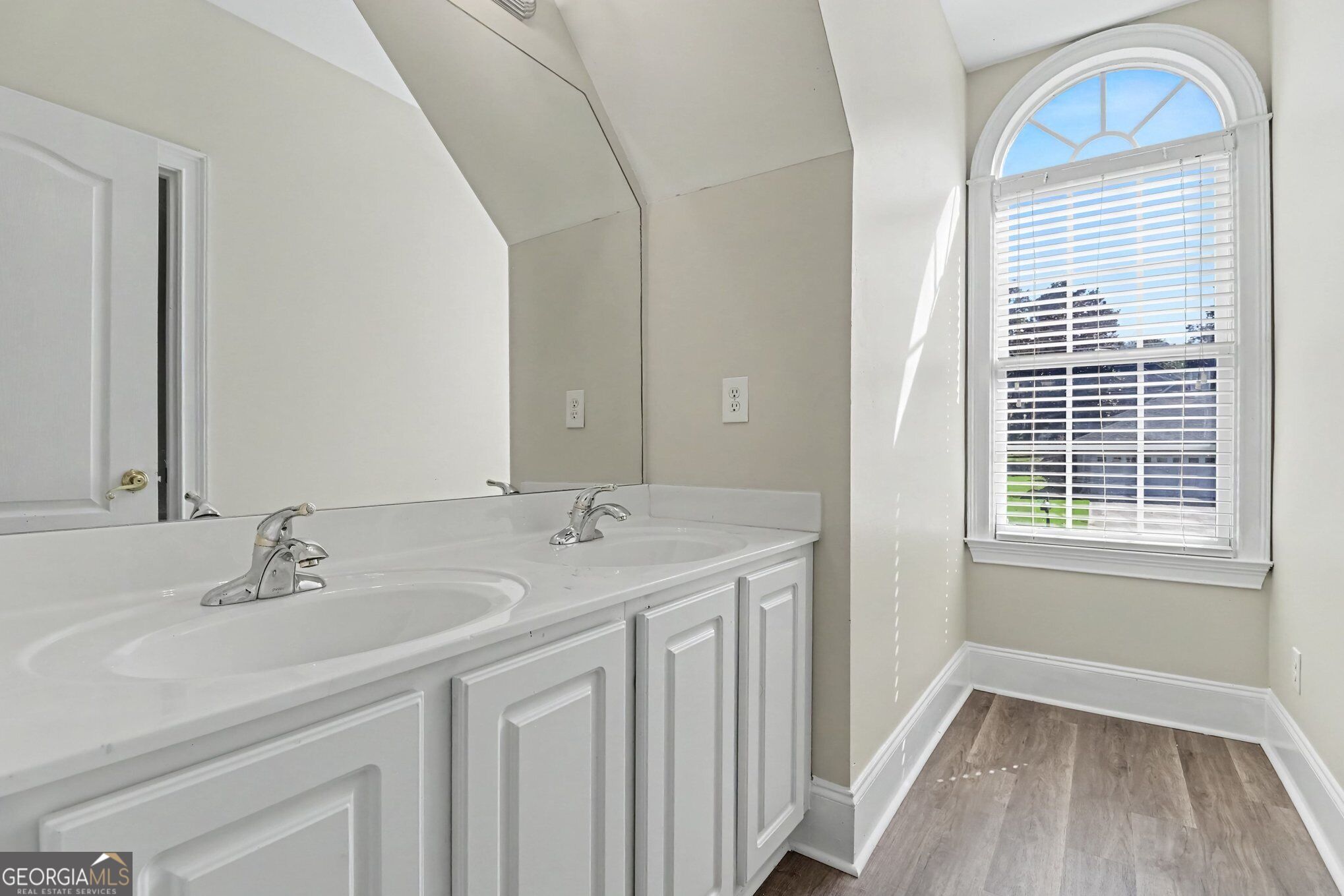 2260 Misty Oaks Drive Property Photo 23