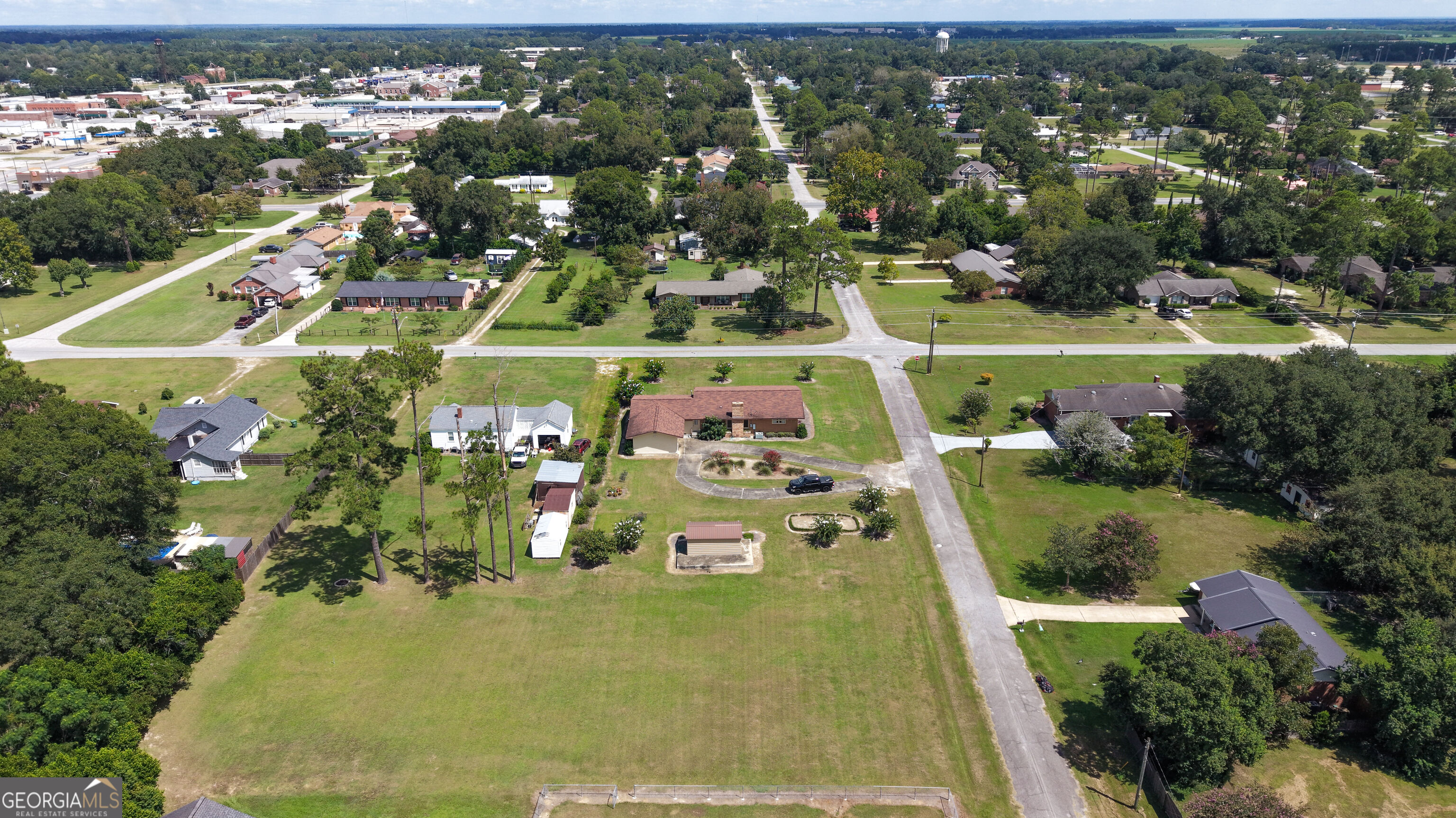 410 S Newcombe Avenue Property Photo 4