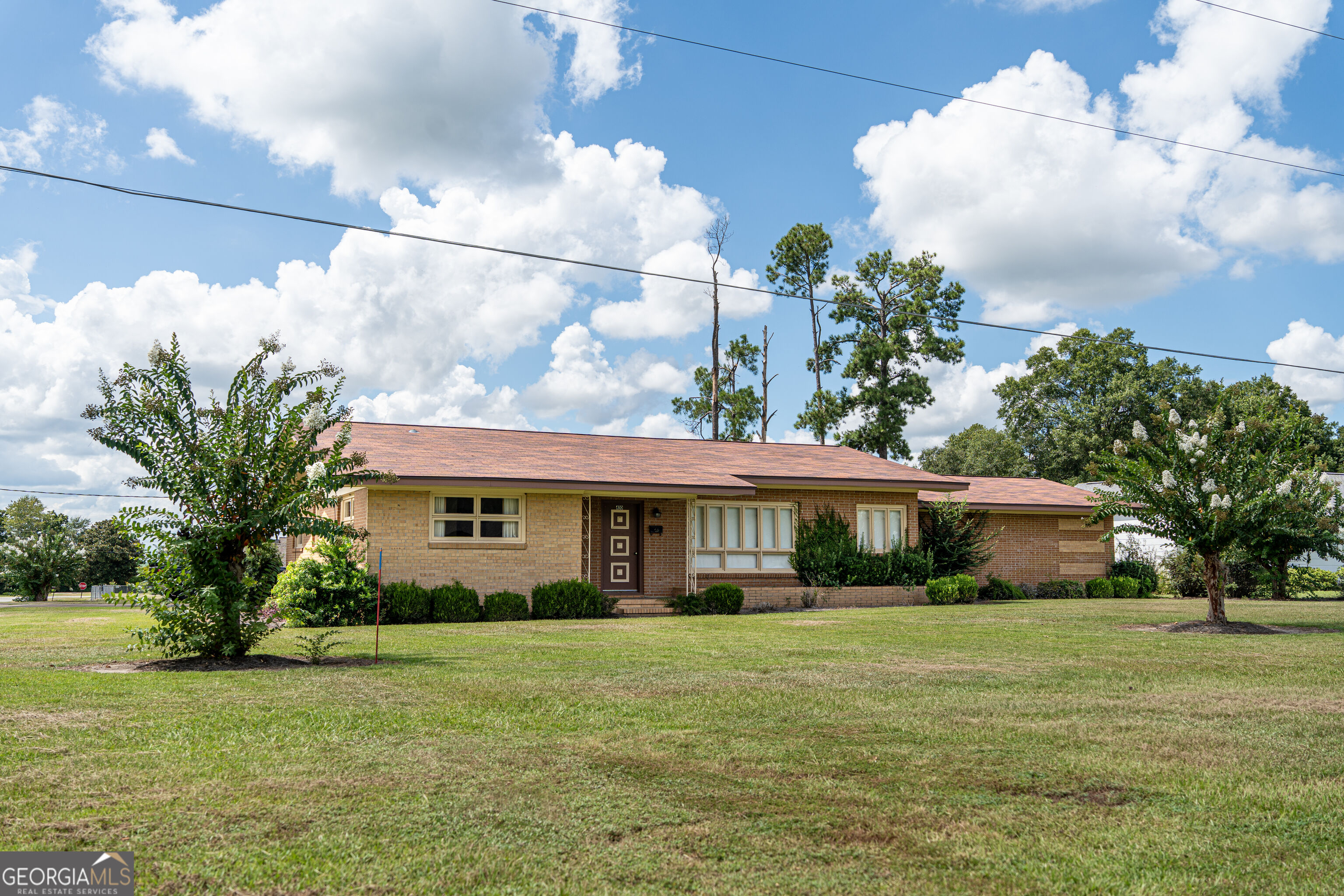 410 S Newcombe Avenue Property Photo 6