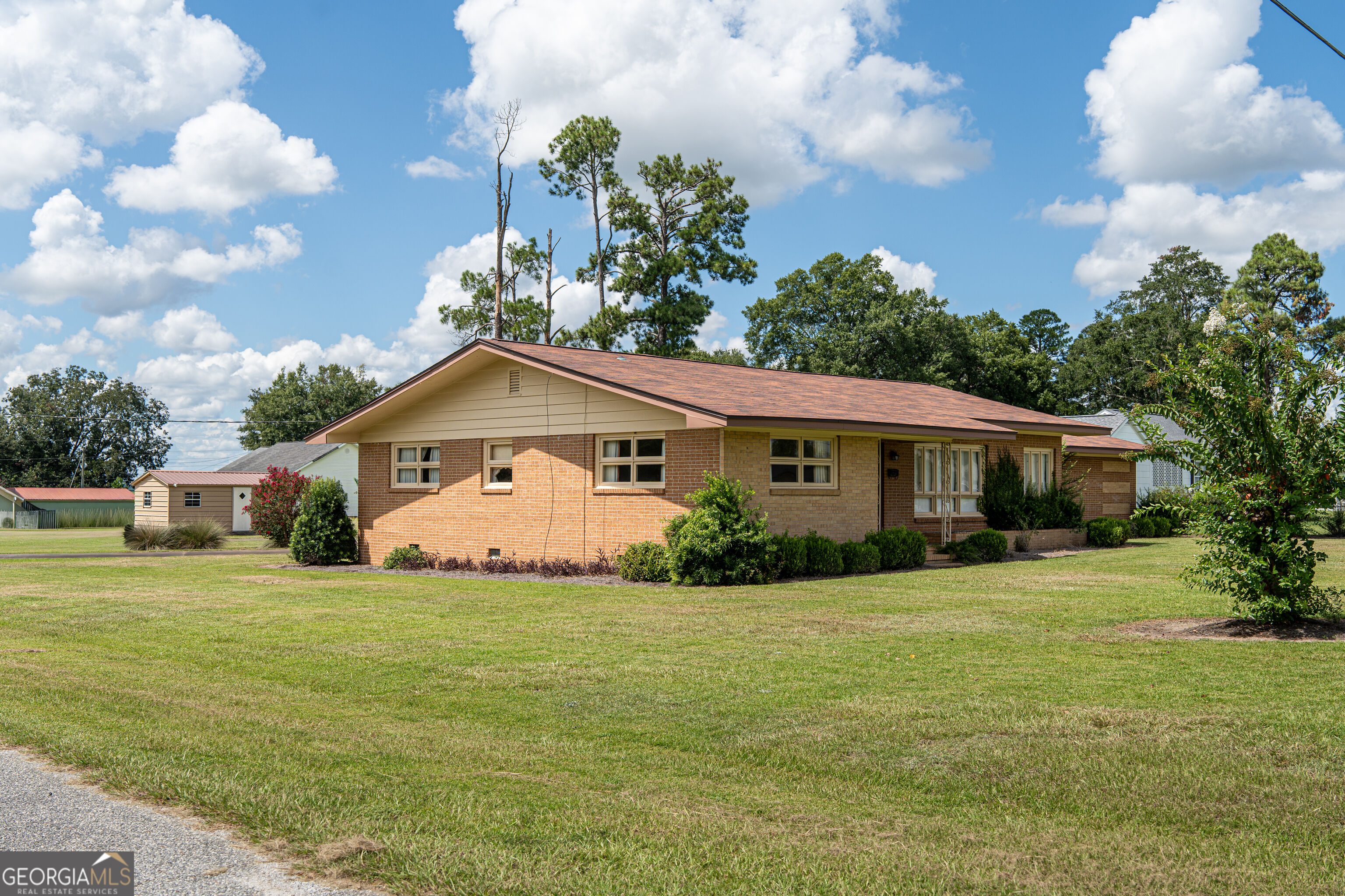 410 S Newcombe Avenue Property Photo 13