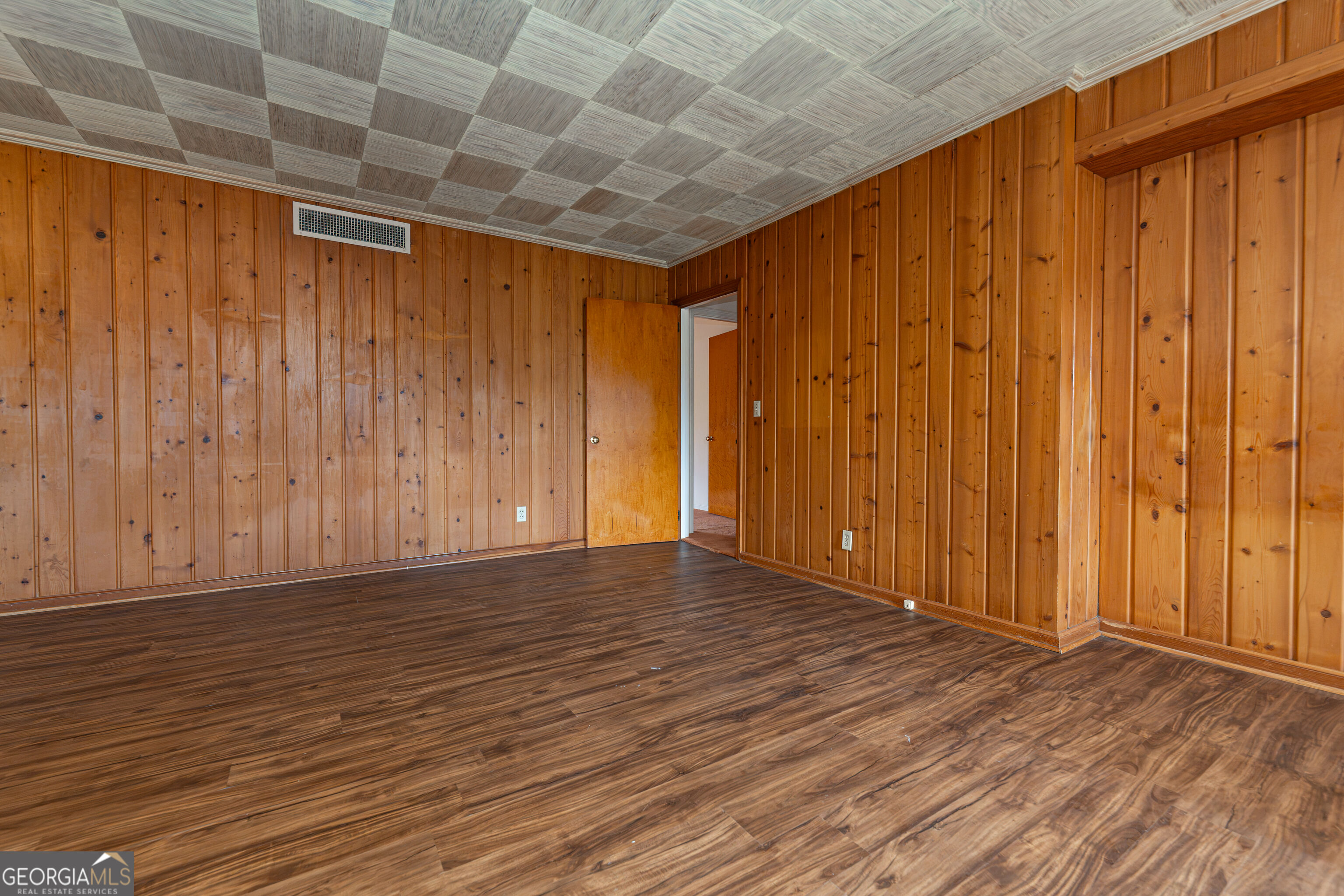 410 S Newcombe Avenue Property Photo 15