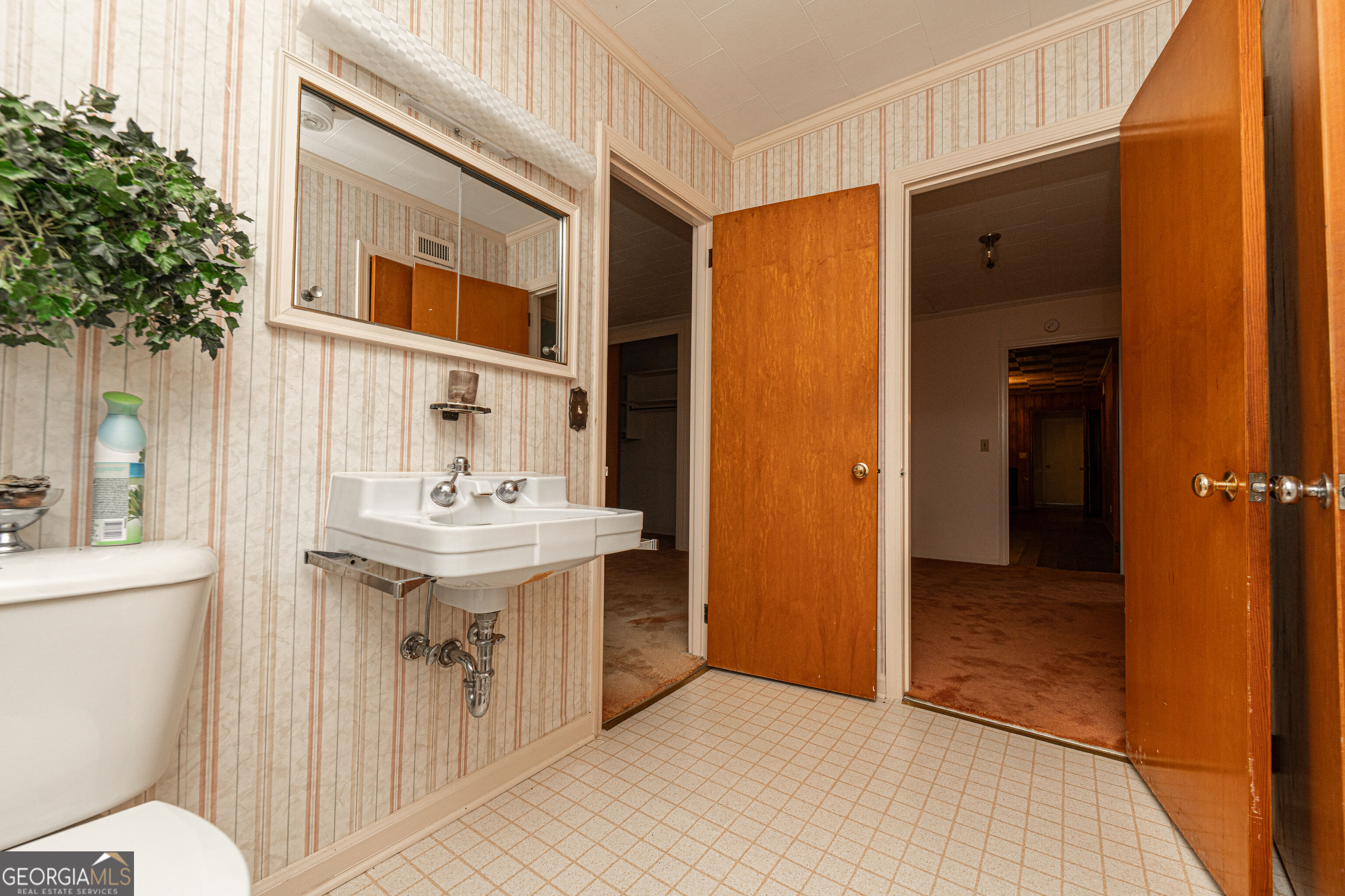 410 S Newcombe Avenue Property Photo 32
