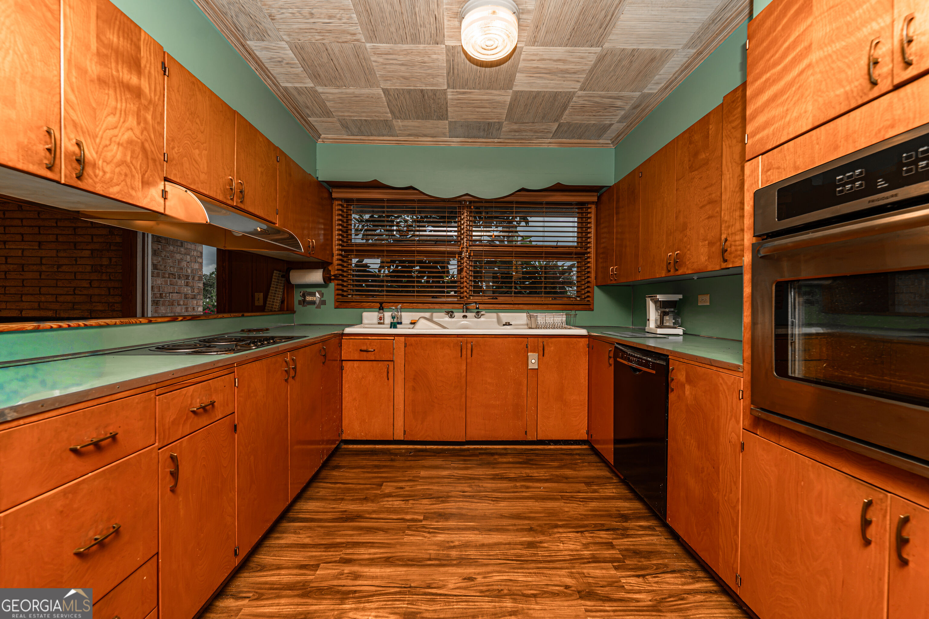 410 S Newcombe Avenue Property Photo 39