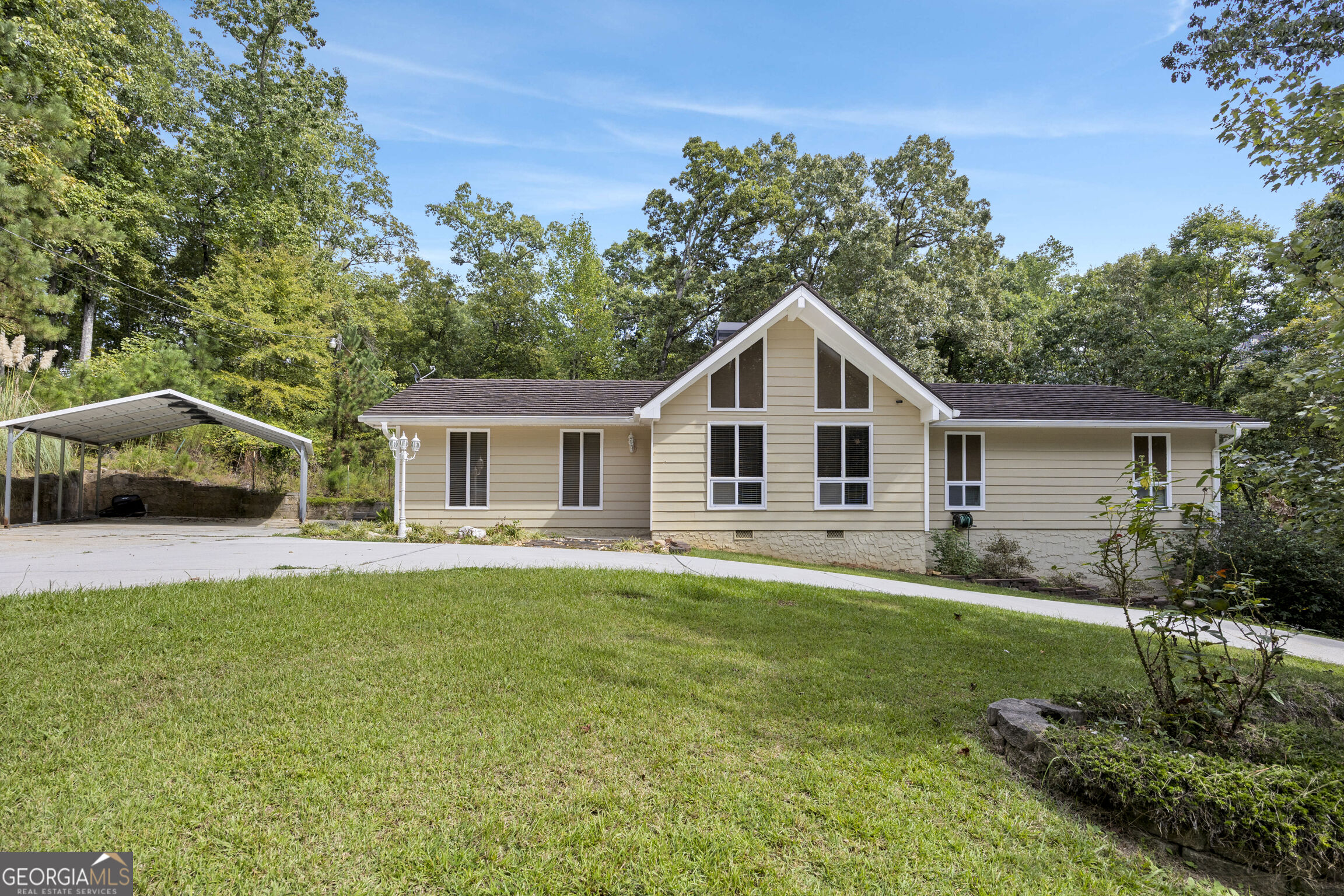 3071 White Road Ne Property Photo 3