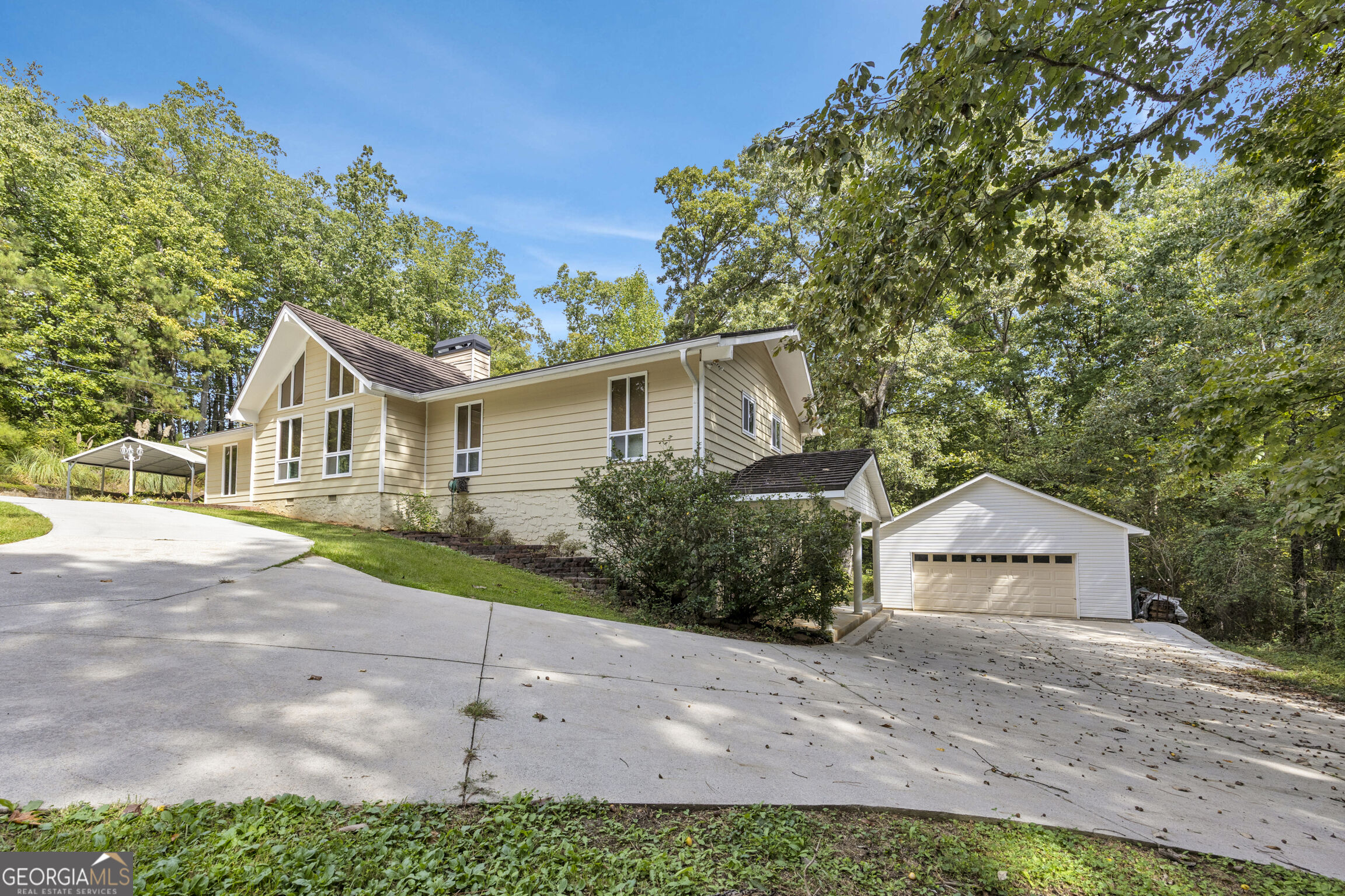 3071 White Road Ne Property Photo 5
