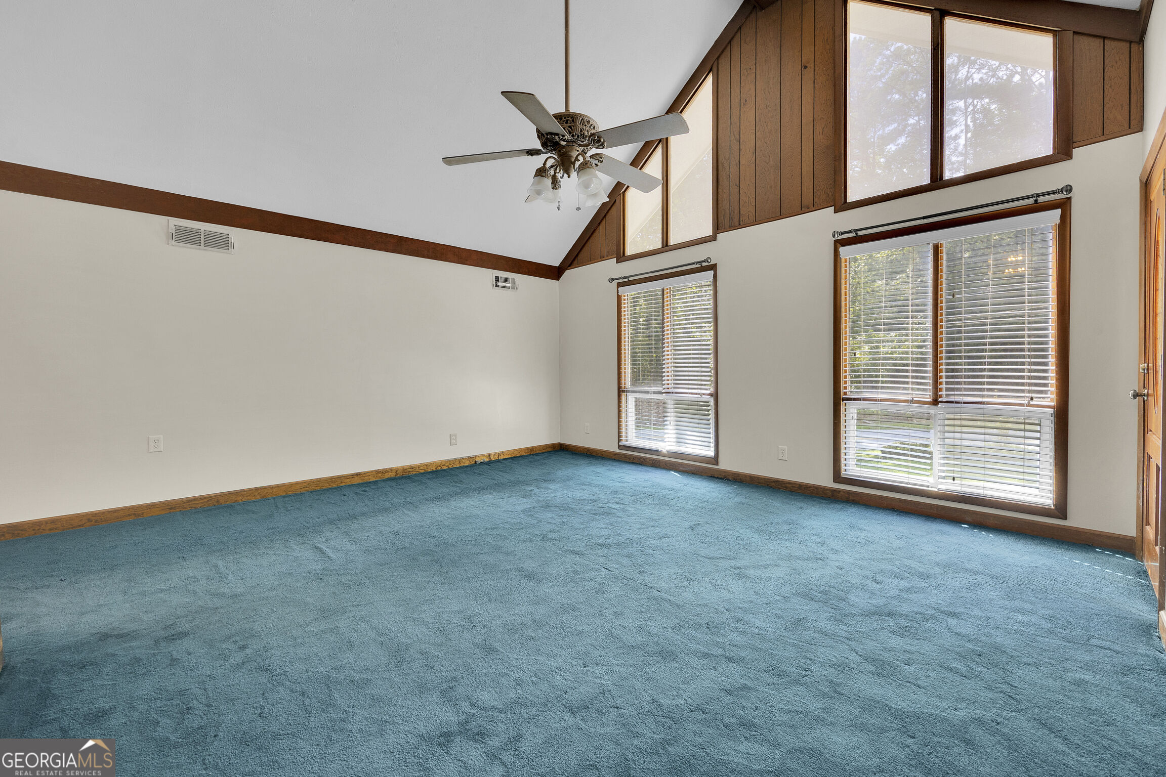 3071 White Road Ne Property Photo 15