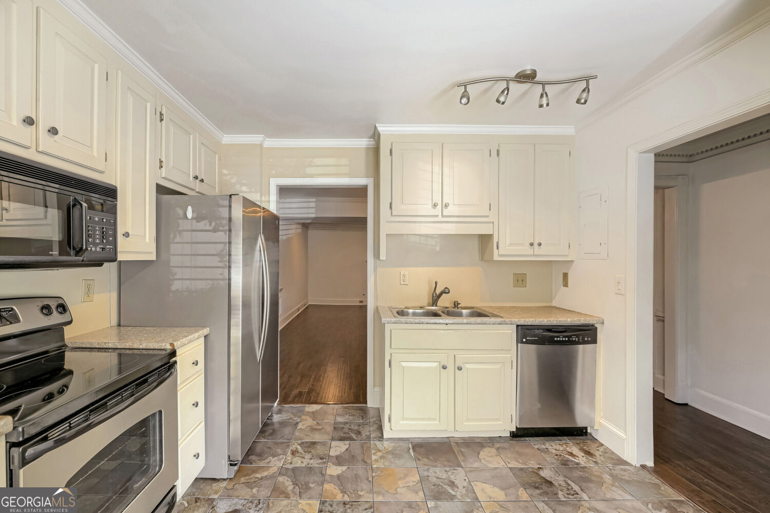 410 Forestgate Court Property Photo 6