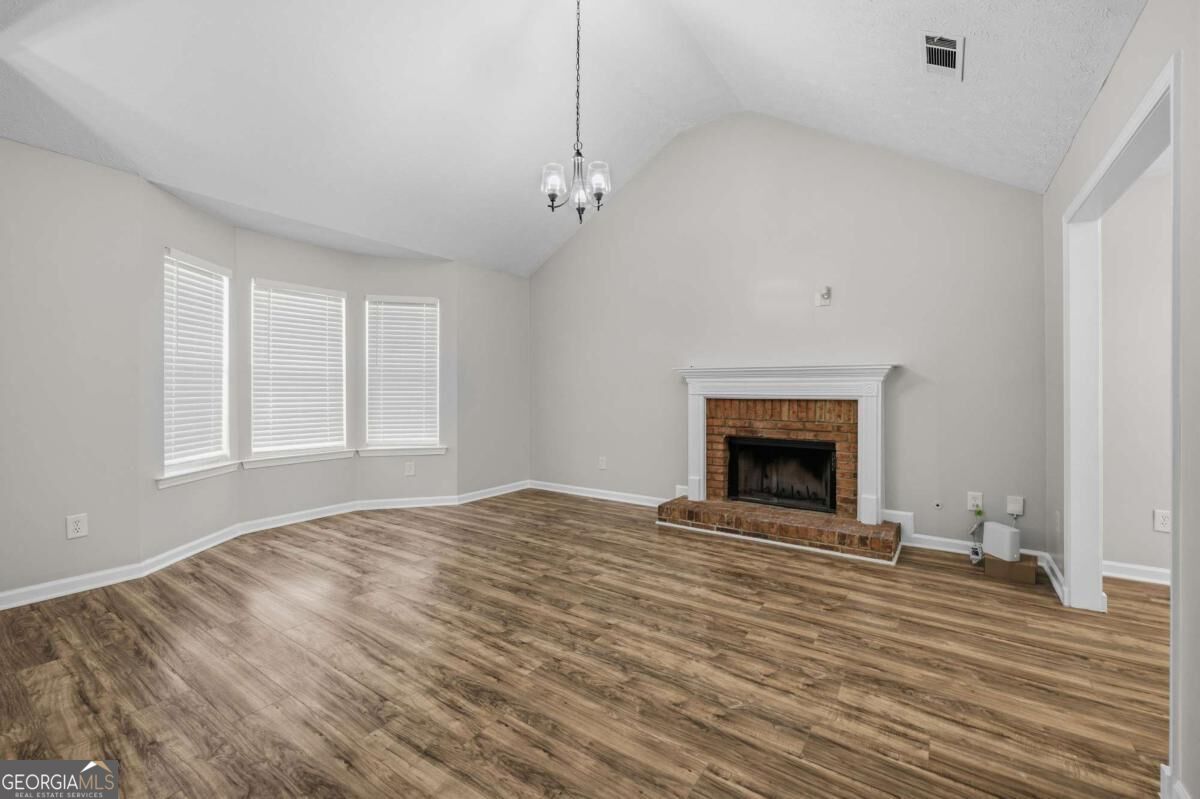 5527 Tunbridge Wells Road Property Photo 3