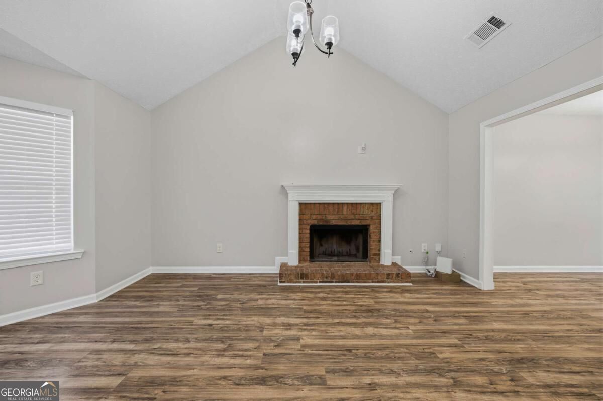 5527 Tunbridge Wells Road Property Photo 4