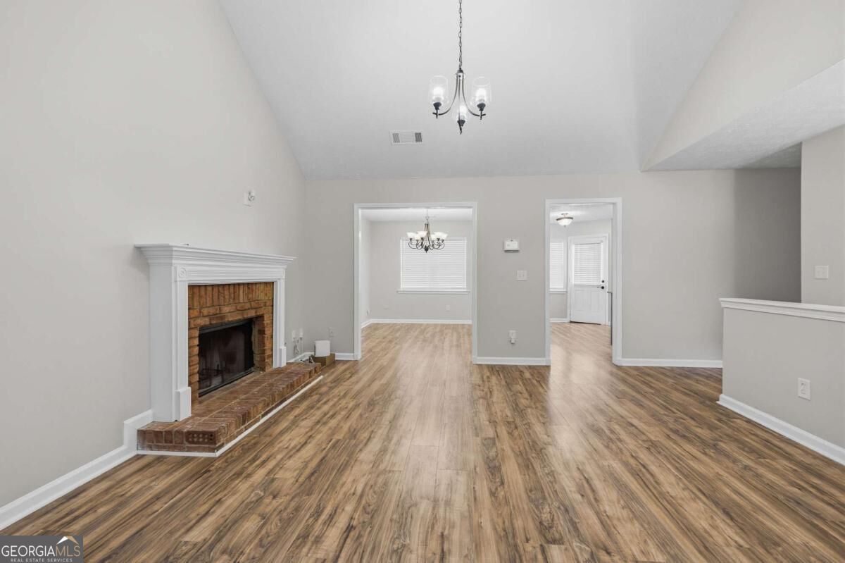 5527 Tunbridge Wells Road Property Photo 5