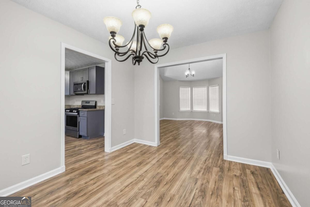 5527 Tunbridge Wells Road Property Photo 7