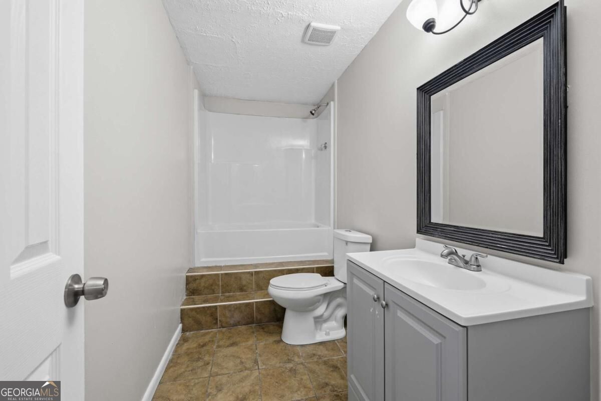 5527 Tunbridge Wells Road Property Photo 17