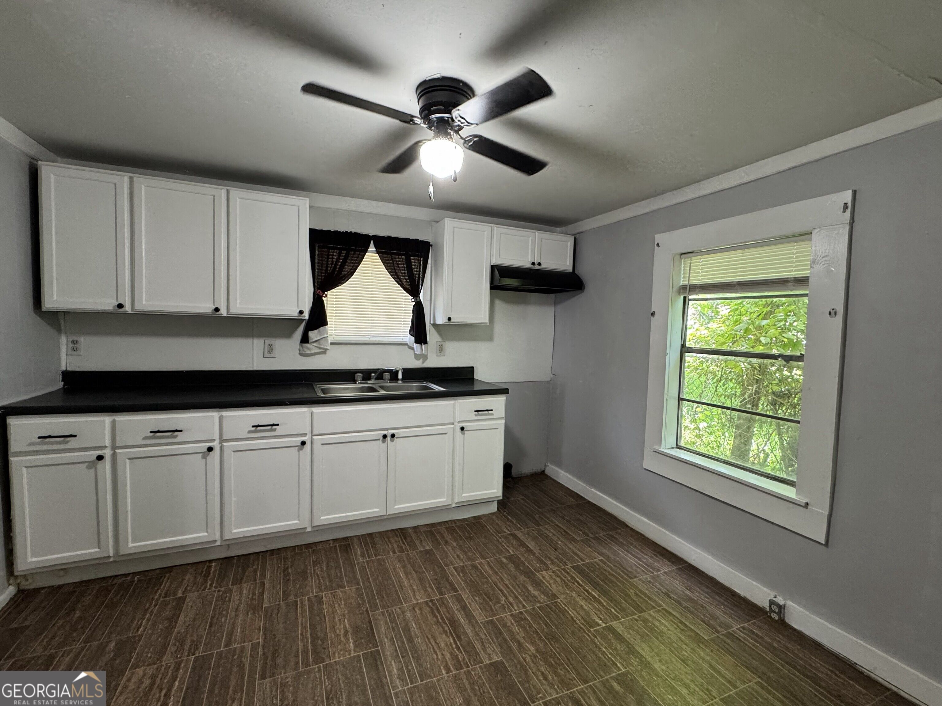1539 Walnut Street Property Photo 3