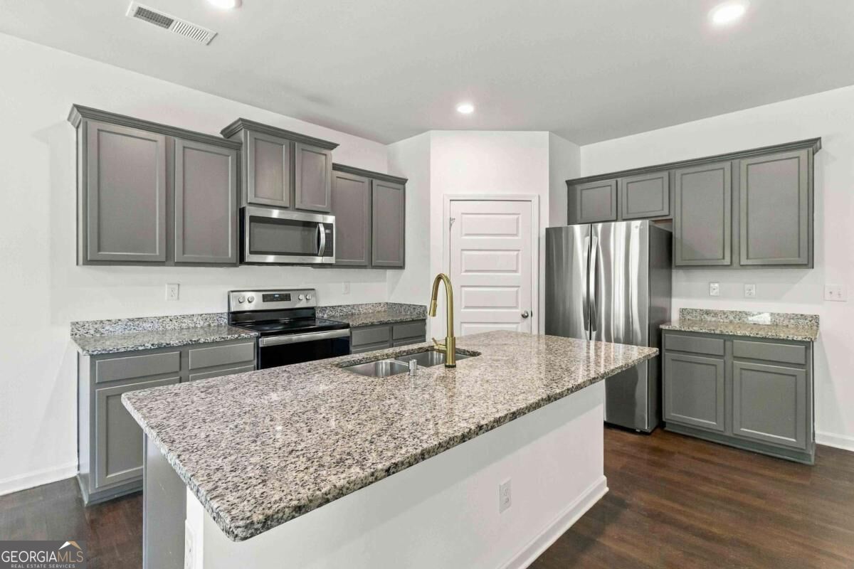 25 Lena Court Property Photo 3