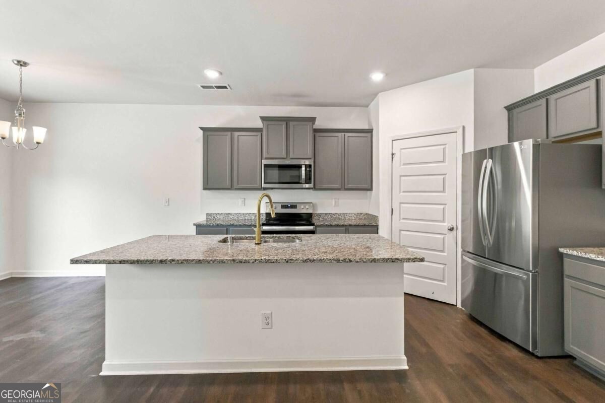 25 Lena Court Property Photo 4