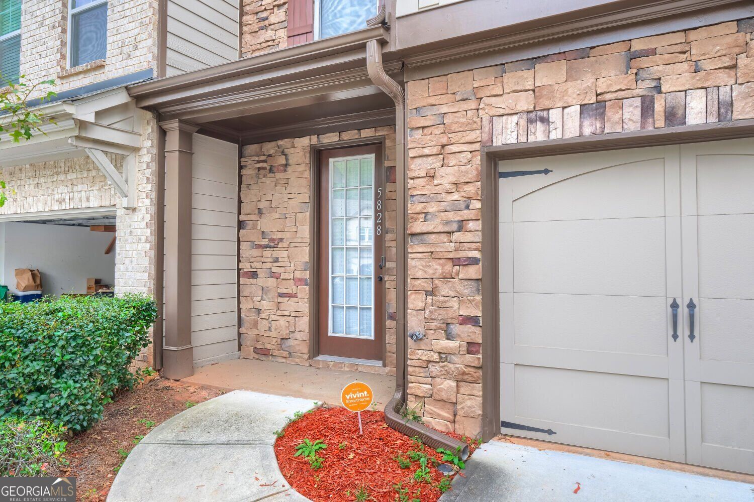 5828 Keystone Point Property Photo 4