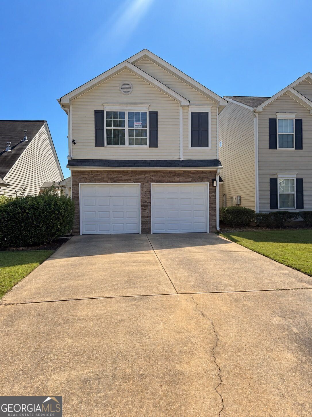 310 Lakeside Circle Property Photo 1