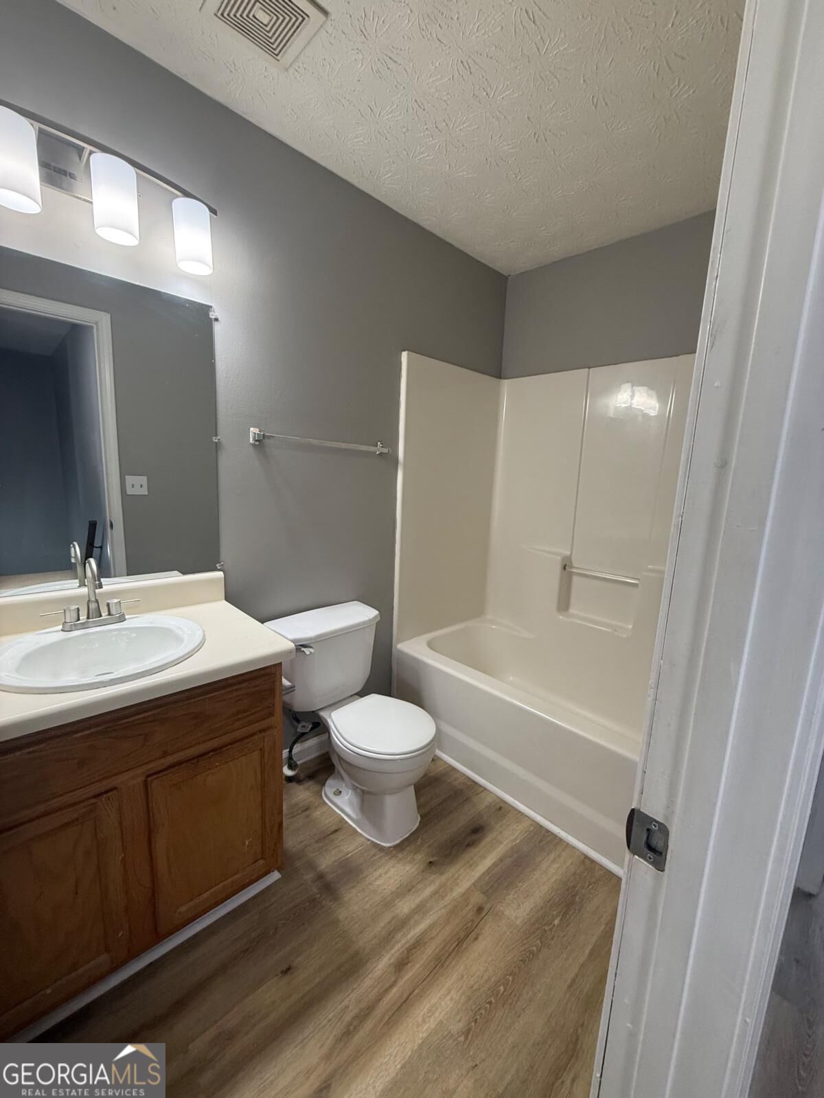 310 Lakeside Circle Property Photo 17